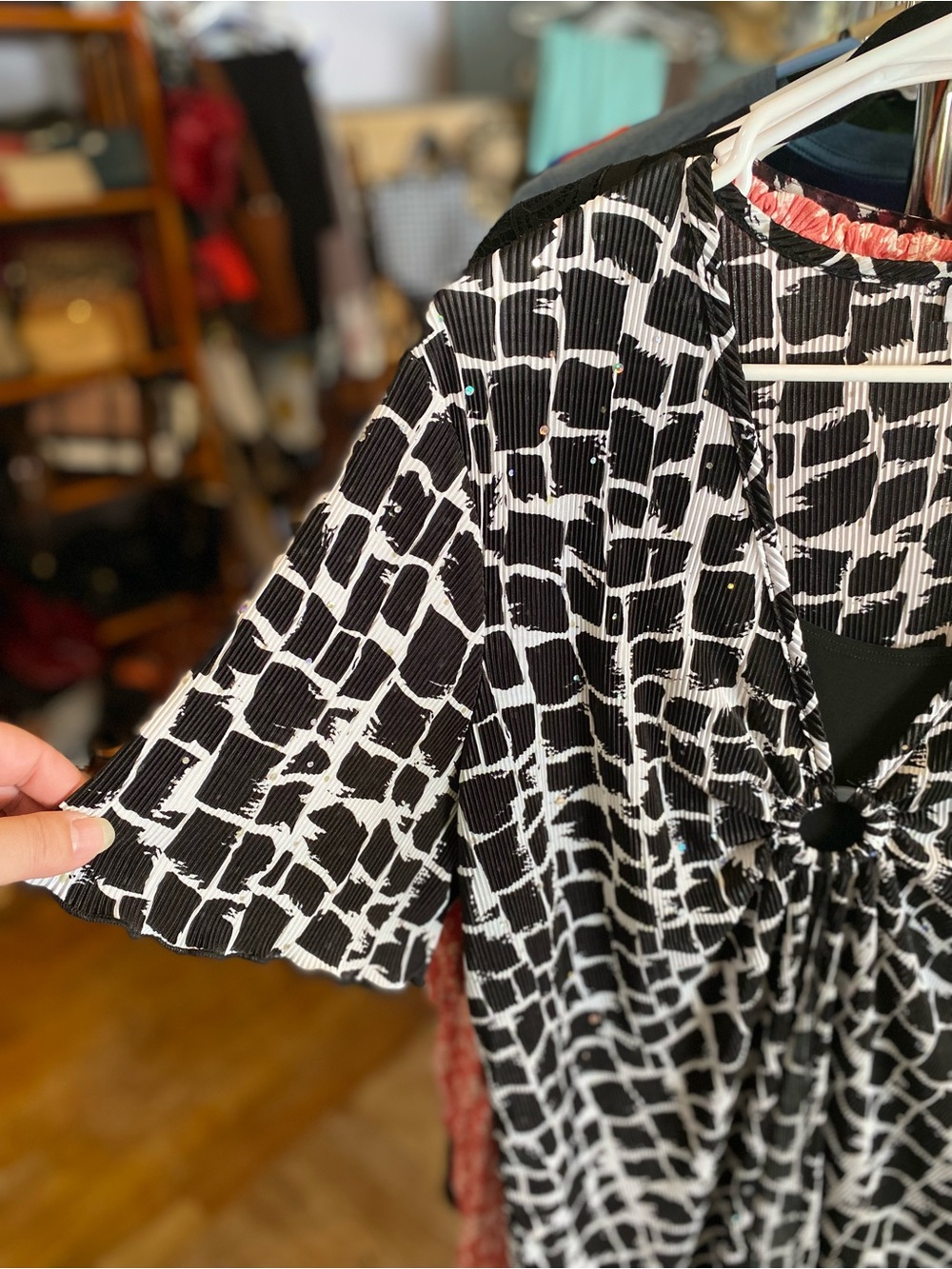dressbarn Black & White Abstract Blouse - Picture 5 of 7